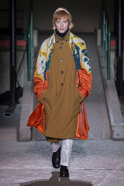 Look 15